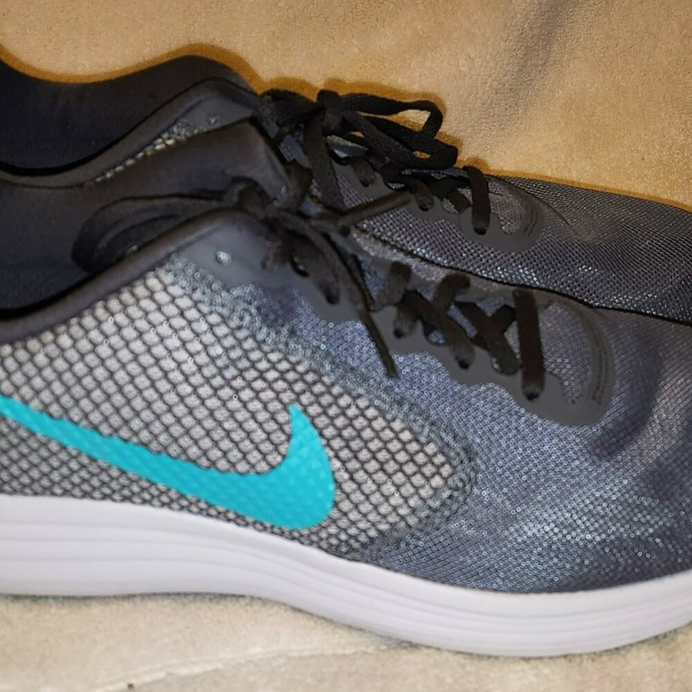 NIKE Revolution 3 Running SHOES Womens Size 11